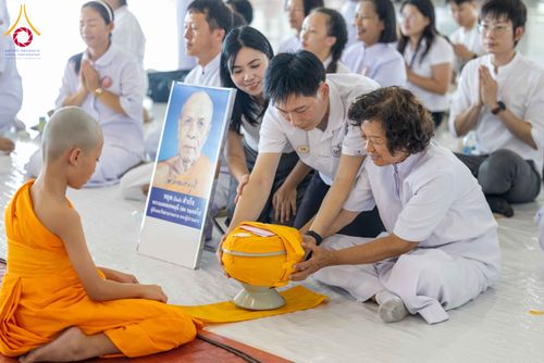 ภาพ No.319595:วันเสาร์ที่ 4 เมษายน พ.ศ.2569 พิธีขอขมา มอบผ้าไตร และถวายบาตรแด่นาคธรรมทายาท ในโครงการบรรพชาสามเณรฟื้นฟูพระพุทธศาสนาทั่วไทย โครงการหน่อแก้วเปรียญธรรม รุ่นที่ 14 โครงการสามเณรยุวธรรมทายาท รุ่นที่ 34 โครงการสามเณรมัชฌิมธรรมทายาท รุ่นที่ 30 ณ สภาธรรมกายสากล