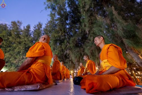 ภาพ No.289171:วันที่ 7 มกราคม พ.ศ. 2569 พิธีตักบาตรพระธรรมยาตรา ณ อนุสรณ์สถานลำดับที่ 1 สถานที่เกิดด้วยรูปกายเนื้อ อนุสรณ์สถานมหาวิหารพระมงคลเทพมุนี (โลตัสแลนด์) อ.สองพี่น้อง จ.สุพรรณบุรี ในโครงการธรรมยาตรา กตัญญูบูชา มหาปูชนียาจารย์ พระมงคลเทพมุนี(สด จนฺทสโร) พระผู้ป