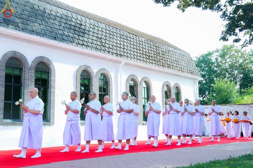 ภาพ No.83820:พิธีเวียนประทักษิณ,พิธีบรรพชาและพิธีอุปสมบทหมู่ ในโครงการอบรมพระธรรมทายาทในทวีปยุโรป  รุ่นที่ 9 วันอาทิตย์ที่ 16 กรกฎาคม พ.ศ. 2566 ณ วัดพระธรรมกายเบเนลักซ์  ประเทศเบลเยียม