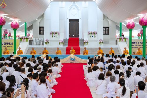 ภาพ No.330903:วันวิสาขบูชา อาทิตย์ที่ 31 พฤษภาคม พ.ศ.2569 พิธีบรรพชาสามเณรอุบาสก 11 ท่าน , พิธีถวายบาตรผ้าไตร และจตุปัจจัยไทยธรรม แด่สามเณร , พิธีอุปสมบทอุทิศชีวิต , พิธีกล่าวคำกัปปิยภัณฑ์  ณ อุโบสถพระไตรปิฎก วัดพระธรรมกาย จังหวัดปทุมธานี
