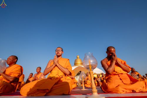 ภาพ No.302084:วันที่ 23 มกราคม พ.ศ. 2569 พิธีจุดประทีปธรรมถวายเป็นพุทธบูชา และบูชาธรรมมหาปูชนียาจารย์  ณ อนุสรณ์สถานลำดับที่ 5 สถานที่เผยแผ่วิชชาธรรมกายครั้งแรก อนุสรณ์สถานบางปลา วัดบางปลา อำเภอบางเลน จังหวัดนครปฐม ในโครงการธรรมยาตรา กตัญญูบูชา มหาปูชนียาจารย์ พระมงคล