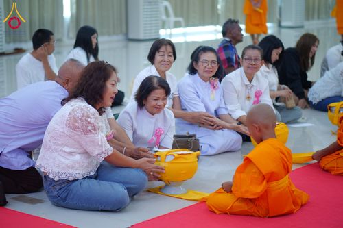 ภาพ No.319914:วันเสาร์ที่ 4 เมษายน พ.ศ.2569 พิธีตัดปอยผมและปลงผม พิธีขอขมาผู้ปกครองและมอบผ้าไตร พิธีบรรพชาและถวายบาตร ณ ศูนย์ปฏิบัติธรรมและศูนย์อบรมเยาวชนเพชรบุรี  ต.ท่าแลง อ.ท่ายาง จ.เพชรบุรี