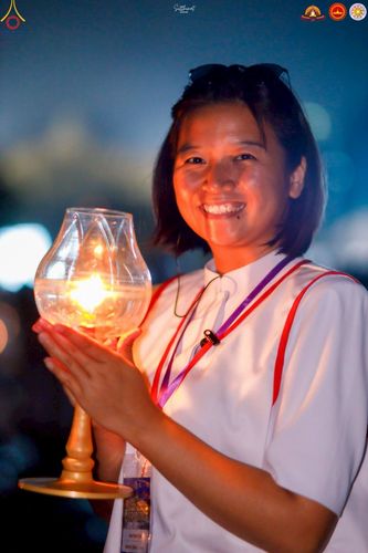 ภาพ No.224685:วันจันทร์ที่ 12 พฤษภาคม พ.ศ. 2568  ชาวพุทธในอินโดนีเซีย ร่วมฉลองวิสาขบูชาจุดประทีปกว่า 200,000 ดวง ณ พระมหาเจดีย์บรมพุทโธ  เจริญพุทธมนต์ถวาย “พระวชิรเกล้าเจ้าอยู่หัว”