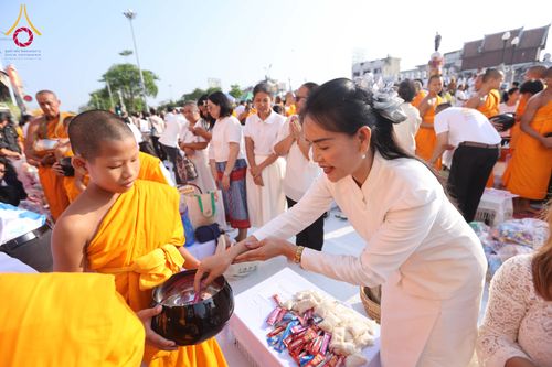 ภาพ No.312912:วันอาทิตย์ที่ 8 มีนาคม พ.ศ.2569 ทำบุญเมืองนครราชสีมา 558 ปี ตักบาตรพระ 10,000 รูป (ภาพชุดที่ 2)
