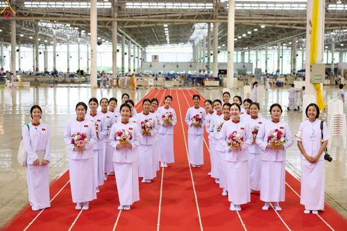 ภาพ No.251765:วันที่ 10 ตุลาคม พ.ศ. 2568 พิธีทอดผ้าป่าสมทบกฐินวัดพระธรรมกาย และสมทบกฐิน 30,000 กว่าวัดทั่วประเทศ ครั้งที่ 3 ณ สภาธรรมกายสากล วัดพระธรรมกาย