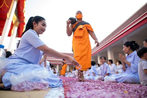 ภาพ No.110595:พิธีต้อนรับพระธรรมยาตรา ในโครงการธรรมยาตรากตัญญูบูชา มหาปูชนียาจารย์ พระมงคลเทพมุนี(สด จนฺทสโร) พระผู้ปราบมาร อนุสรณ์สถาน 7 แห่ง ปีที่ 12 วันที่ 11 มกราคม พ.ศ. 2567 ณ อนุสรณ์สถานลำดับที่ 3 สถานที่เกิดใหม่ในเพศสมณะ วัดสองพี่น้อง จ.สุพรรณบุรี