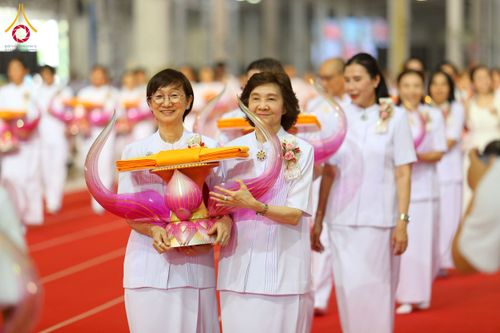 ภาพ No.215596:วันอาทิตย์ต้นเดือนที่ 6 เมษายน พ.ศ. 2568 ขบวนอัญเชิญผ้าป่าสมทบ มหาสังฆทาน 40,000 กว่าวัดทั่วประเทศ ณ สภาธรรมกายสากล วัดพระธรรมกาย