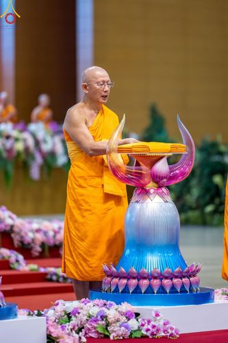 ภาพ No.154706:พิธีทอดผ้าป่าสมทบกฐินวัดพระธรรมกาย และสมทบกฐิน 30,000 วัดทั่วไทย ครั้งที่ 2 ณ สภาธรรมกายสากล วัดพระธรรมกาย วันอังคารที่ 17 กันยายน พ.ศ. 2567