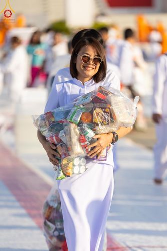 ภาพ No.187942:พิธีตักบาตรฉลองพระใหม่ ต้อนรับพุทธศักราช 2568 ณ ลานธรรมพระมหาธรรมกายเจดีย์ วัดพระธรรมกาย จ.ปทุมธานี วันที่ 1 มกราคม พ.ศ. 2568