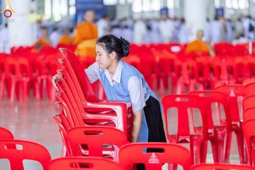 ภาพ No.59026:V.40 ภัตตาหารพระหมื่นวัด เราจัดให้ การปฏิบัติงานของเจ้าหน้าที่และอาสาสมัคร เพื่อรับบุญในการถวายภัตตาหาร แด่คณะสงฆ์ 10,000 กว่าวัดทั่วประเทศ ที่มาร่วมงานวันคุ้มครองโลก จันทร์ที่ 22 เมษายน พ.ศ. 2567 ณ วัดพระธรรมกาย