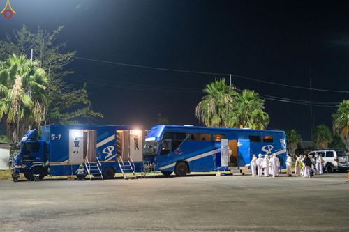 ภาพ No.282544:วันเสาร์ที่ 20 ธันวาคม พ.ศ.2568 พิธีตักบาตรพระ 10,000 รูป (ชุด 2) เนื่องในโอกาส 194 ปี จังหวัดกาญจนบุรี และอุทิศส่วนกุศลให้แด่บรรพชนทั้งหลาย บริเวณถนนสองแคว (Skywalk) เมืองกาญจนบุรี