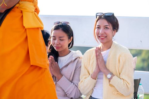 ภาพ No.292877:วันที่ 11 มกราคม พ.ศ. 2569 พิธีต้อนรับพระธรรมยาตรา ณ อนุสรณ์สถานลำดับที่ 3 สถานที่เกิดในเพศสมณะ วัดสองพี่น้อง อำเภอสองพี่น้อง จังหวัดสุพรรณบุรี ในโครงการธรรมยาตรา กตัญญูบูชา มหาปูชนียาจารย์ พระมงคลเทพมุนี(สด จนฺทสโร) พระผู้ปราบมาร อนุสรณ์สถาน 7 แห่ง ปีที