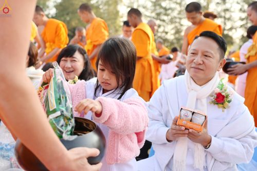 ภาพ No.292451:วันที่ 11 มกราคม พ.ศ. 2569 พิธีตักบาตรพระธรรมยาตรา ณ อนุสรณ์สถานคลองบางนางแท่น อ.สามพราน จ.นครปฐม ในโครงการธรรมยาตรา กตัญญูบูชา มหาปูชนียาจารย์ พระมงคลเทพมุนี(สด จนฺทสโร) พระผู้ปราบมาร อนุสรณ์สถาน 7 แห่ง ปีที่ 14