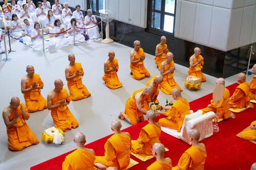 ภาพ No.330786:วันวิสาขบูชา อาทิตย์ที่ 31 พฤษภาคม พ.ศ.2569 พิธีบรรพชาสามเณรอุบาสก 11 ท่าน , พิธีถวายบาตรผ้าไตร และจตุปัจจัยไทยธรรม แด่สามเณร , พิธีอุปสมบทอุทิศชีวิต , พิธีกล่าวคำกัปปิยภัณฑ์  ณ อุโบสถพระไตรปิฎก วัดพระธรรมกาย จังหวัดปทุมธานี