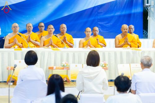 ภาพ No.288851:วันที่ 6 มกราคม พ.ศ. 2569 พิธีถวายภัตตาหารเป็นสังฆทาน แด่พระธรรมยาตรา ในโครงการธรรมยาตรา กตัญญูบูชา มหาปูชนียาจารย์ พระมงคลเทพมุนี(สด จนฺทสโร) พระผู้ปราบมาร อนุสรณ์สถาน 7 แห่ง ปีที่ 14 ณ อนุสรณ์สถานมหาวิหารพระมงคลเทพมุนี (โลตัสแลนด์) อ.สองพี่น้อง จ.สุพรร