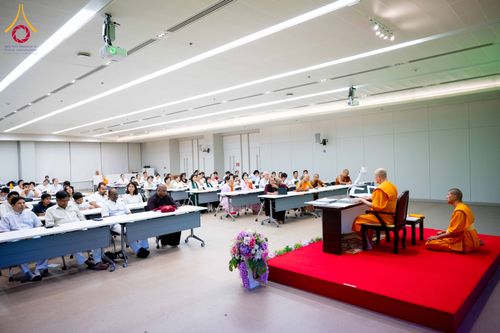 ภาพ No.313120:วันที่ 4 มีนาคม พ.ศ. 2559 หลวงพ่อทัตตชีโว รองเจ้าอาวาสวัดพระธรรมกาย ได้เมตตาถวายการต้อนรับปฏิสันถารพระอาคันตุกะจาก 19 ประเทศ ที่เดินทางมาร่วมงานวันมาฆบูชา ณ วัดพระธรรมกาย