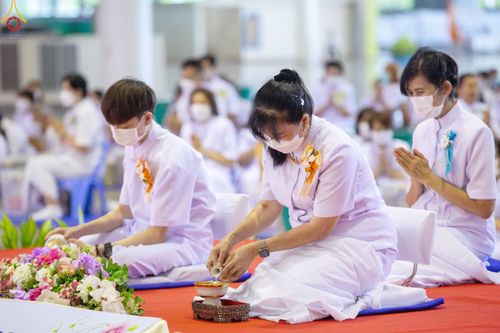 ภาพ No.78844:พิธีตักบาตร ข้าวสารอาหารแห้ง พิธีบูชาข้าวพระ ในวันอาทิตย์ต้นเดือนที่ 2 เมษายน พ.ศ. 2566