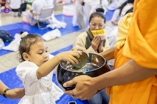 ภาพ No.308514:วันที่ 1 กุมภาพันธ์ พ.ศ. 2569 พิธีตักบาตรข้าวสารอาหารแห้ง ณ บ้านแก้วเรือนทองคุณยาย สภาธรรมกายสากล วัดพระธรรมกาย