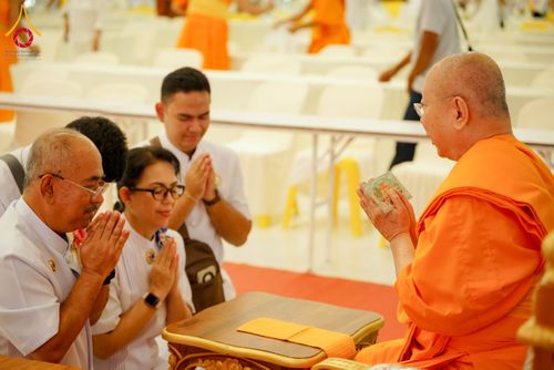 ภาพ No.313786:วันเสาร์ที่ 14 มีนาคม พ.ศ. 2569 พิธีตักบาตรแด่คณะสงฆ์ 323 วัด 4 จังหวัดชายแดนภาคใต้ พิธีถวายสังฆทานแด่คณะสงฆ์ 323 วัด ปีที่ 22 ครั้งที่ 183 พิธีมอบกองทุนหนุนแรงใจช่วยครูใต้ ปีที่ 19 ครั้งที่ 146 และพิธีทำบุญอุทิศส่วนกุศลให้ผู้วายชนม์ ณ ศูนย์ปฏิบัติธรรมภา