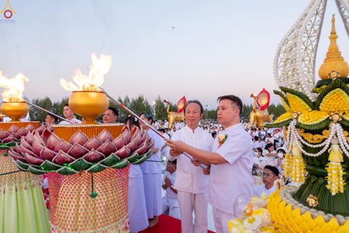 ภาพ No.302154:วันที่ 23 มกราคม พ.ศ. 2569 พิธีจุดประทีปธรรมถวายเป็นพุทธบูชา (ภาพชุดที่ 2) และบูชาธรรมมหาปูชนียาจารย์  ณ อนุสรณ์สถานลำดับที่ 5 สถานที่เผยแผ่วิชชาธรรมกายครั้งแรก อนุสรณ์สถานบางปลา วัดบางปลา อำเภอบางเลน จังหวัดนครปฐม ในโครงการธรรมยาตรา กตัญญูบูชา มหาปูชนีย