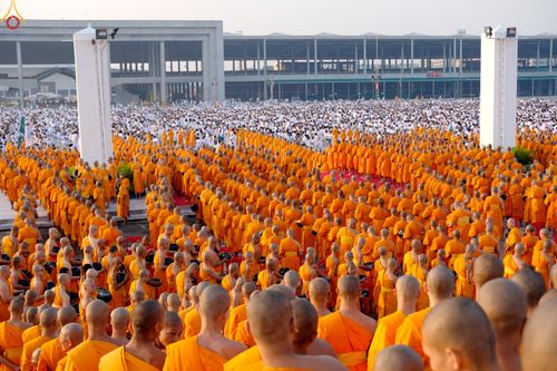 ภาพ No.279811:วันที่ 1 มกราคม พ.ศ.2569 พิธีตักบาตรในวันขึ้นปีใหม่ ณ ลานธรรม วัดพระธรรมกาย