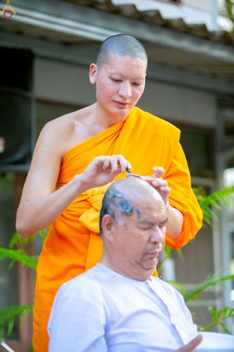 ภาพ No.319817:วันอาทิตย์ที่ 5 เมษายน พ.ศ.2569 พิธีตัดปอยผม และปลงผมนาคธรรมทายาท โครงการบรรพชาและอุปสมบทหมู่ รุ่นบูชาธรรม 82 ปี หลวงพ่อธัมมชโย