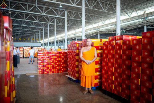 ภาพ No.320592:วันที่ 10 เมษายน พ.ศ.2569 การเตรียมกล่องไทยธรรม เพื่องานถวายมหาสังฆทาน 40,000 กว่าวัดทั่วประเทศ วันคุ้มครองโลก 22 เมษายน พ.ศ.2569 วัดพระธรรมกาย