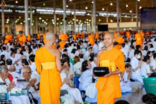 ภาพ No.311335:วันอาทิตย์ต้นเดือนที่ 1 มีนาคม พ.ศ.2569 พิธีตักบาตร และ พิธีบูชาข้าวพระ ณ สภาธรรมกายสากล วัดพระธรรมกาย