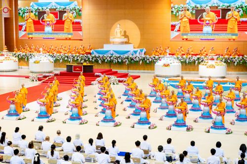 ภาพ No.318597:วันอาทิตย์ต้นเดือนที่ 5 เมษายน พ.ศ.2569 พิธีทอดผ้าป่าสมทบมหาสังฆทาน 40,000 กว่าวัดทั่วประเทศ ณ สภาธรรมกายสากล วัดพระธรรมกาย