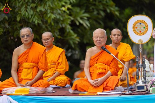ภาพ No.351479:วันที่ 22 กันยายน พ.ศ. 2569  พิธีตักบาตรสามเณรธรรมทายาท โครงการบรรพชาพัฒนาคุณธรรม จริยธรรม  สำหรับนักเรียนนายสิบตำรวจ (นสต.) รุ่นที่ 16 ศูนย์ฝึกอบรมตำรวจภูธรภาค 1  ณ วัดพระพุทธบาทราชวรมหาวิหาร