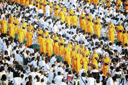 ภาพ No.279834:วันที่ 1 มกราคม พ.ศ.2569 พิธีตักบาตรในวันขึ้นปีใหม่ ณ ลานธรรม วัดพระธรรมกาย