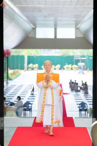 ภาพ No.330719:วันวิสาขบูชา อาทิตย์ที่ 31 พฤษภาคม พ.ศ.2569 พิธีบรรพชาสามเณรอุบาสก 11 ท่าน , พิธีถวายบาตรผ้าไตร และจตุปัจจัยไทยธรรม แด่สามเณร , พิธีอุปสมบทอุทิศชีวิต , พิธีกล่าวคำกัปปิยภัณฑ์  ณ อุโบสถพระไตรปิฎก วัดพระธรรมกาย จังหวัดปทุมธานี