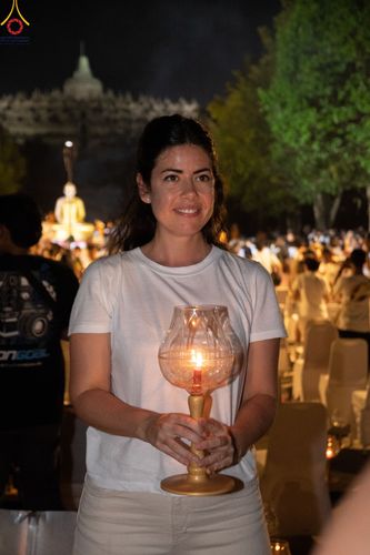 ภาพ No.82059:พิธีจุดวิสาขประทีป 22,000 ดวงและโคมลอย 3,000 ดวง ( Festival  lampion Vesak Indonesia) ณ มหาเจดียบรมพุทโธ อินโดนีเซีย  วันอาทิตย์ที่ 4 มิ.ย. พ.ศ.2566