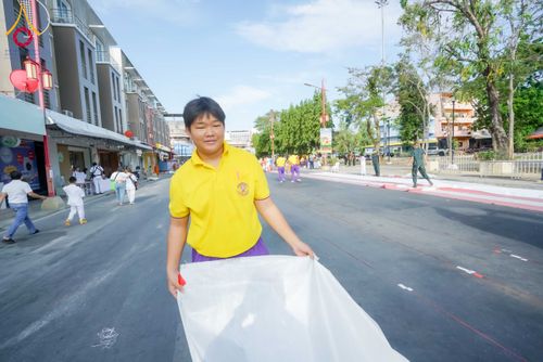 ภาพ No.314021:วันอาทิตย์ที่ 14 มีนาคม พ.ศ. 2569 ทำบุญเมืองหาดใหญ่ตักบาตรพระ 1,109 รูป เติมบุญใหญ่ หลังวิกฤตมหาอุทกภัย ณ ซุ้มประตูไชน่าทาวน์ ถนนศุภสารรังสรรค์ อ.หาดใหญ่ จ.สงขลา