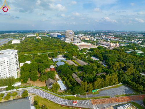 ภาพ No.89073:พิธีอัญเชิญรูปหล่อทองคำ  คุณยายอาจารย์มหารัตนอุบาสิกาจันทร์ ขนนกยูง เพื่อประดิษฐาน ณ มหาวิหารคุณยายอาจารย์ฯ เนื่องในวันครูผู้ค้นพบวิชชาธรรมกาย วันศุกร์ที่ 29 กันยายน พ.ศ. 2566