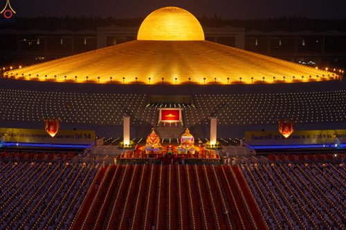 ภาพ No.308017:วันที่ 31 มกราคม พ.ศ. 2569 พิธีจุดประทีปธรรมถวายเป็นพุทธบูชา  และบูชาธรรมมหาปูชนียาจารย์ (ภาพชุดที่ 3) ณ วัดพระธรรมกาย ปทุมธานี ในโครงการธรรมยาตรา กตัญญูบูชา มหาปูชนียาจารย์ พระมงคลเทพมุนี(สด จนฺทสโร) พระผู้ปราบมาร อนุสรณ์สถาน 7 แห่ง ปีที่ 14