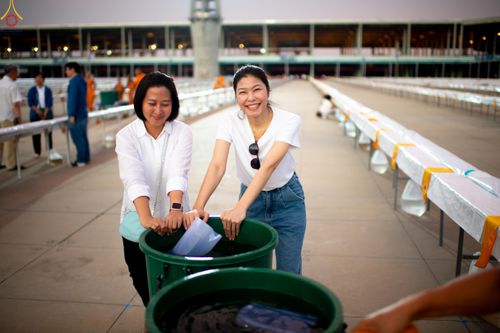 ภาพ No.320452:วันที่ 9 เมษายน พ.ศ.2569 การเตรียมงาน มัดถุงน้ำ ถ่วงขาโต๊ะไทยธรรม เพื่องานถวายมหาสังฆทาน 40,000 กว่าวัดทั่วประเทศ วันคุ้มครองโลก 22 เมษายน พ.ศ.2569 วัดพระธรรมกาย