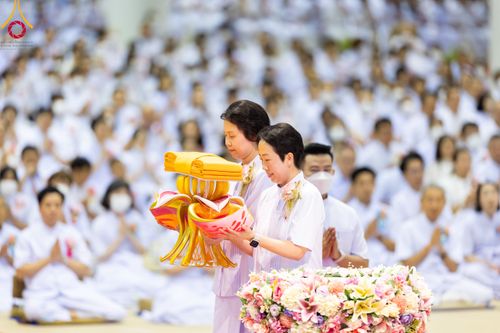 ภาพ No.92358:พิธีทอดกฐินธรรมชัยเพื่อสร้างอาคาร 115 ปี คุณยายอาจารย์มหารัตนอุบาสิกาจันทร์ ขนนกยูง อาทิตย์ต้นเดือนที่ 5 พฤศจิกายน พ.ศ. 2566 ณ วัดพระธรรมกาย จ.ปทุมธานี