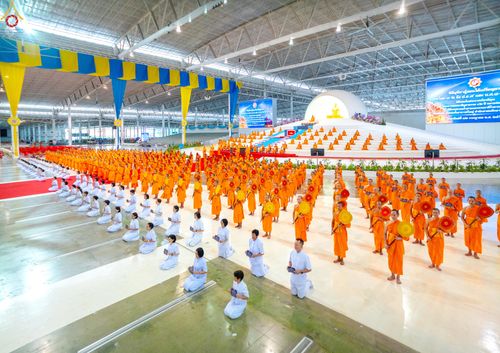 ภาพ No.339051:วันอาทิตย์ที่ 12 กรกฎาคม พ.ศ.2569 พิธีมุทิตาผู้สอบได้เปรียญธรรม ประโยค 1-2 ถึง ป.ธ.9 และ บ.ศ.1-2 ถึง บ.ศ.6 สำนักศาสนศึกษาวัดพระธรรมกาย ประจำปี 2569, พิธีมอบตราตั้งแต่งตั้งอาจารย์ใหญ่ สำนักศาสนศึกษาวัดพระธรรมกาย