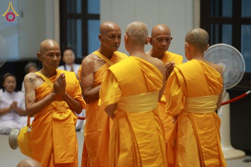 ภาพ No.321474:วันเสาร์ที่ 11 เมษายน พ.ศ.2569 พิธีขอบรรพชา พิธีขอสรณคมณ์และศีล, พิธีถวายบาตร พิธีอุปสมบท โครงการอุปสมบทหมู่ บูชาธรรมหลวงพ่อธัมมชโย พ.ศ.2569 โครงการอุปสมบทหมู่ธรรมทายาท ระดับอุดมศึกษา รุ่น 53 (ภาคฤดูร้อน) ณ วัดพระธรรมกาย ปทุมธานี