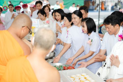 ภาพ No.299222:วันที่ 21 มกราคม พ.ศ. 2569 พิธีถวายภัตตาหารเป็นสังฆทาน แด่พระธรรมยาตรา ณ อนุสรณ์สถานบางปลา วัดบางปลา อำเภอบางเลน จังหวัดนครปฐม ในโครงการธรรมยาตรา กตัญญูบูชา มหาปูชนียาจารย์ พระมงคลเทพมุนี(สด จนฺทสโร) พระผู้ปราบมาร อนุสรณ์สถาน 7 แห่ง ปีที่ 14