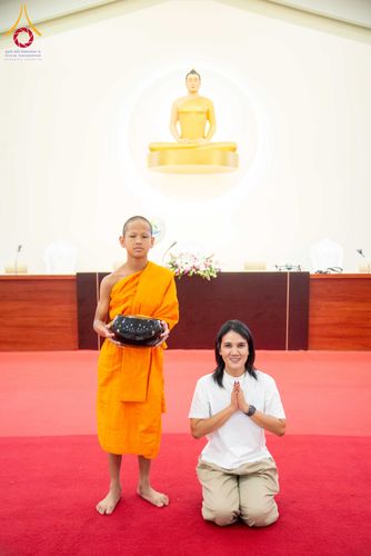 ภาพ No.321900:วันที่ 12 เมษายน พ.ศ.2569 ตักบาตรสงกรานต์ฉลองสามเณรใหม่  ณ ศูนย์ปฏิบัติธรรมระยอง(บ้านช่องลม)