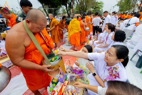 ภาพ No.310893:วันอาทิตย์ที่ 22 กุมภาพันธ์ พ.ศ. 2569 พิธีตักบาตรเเด่คณะพระภิกษุสงฆ์ 1,111 รูป จังหวัดน่าน หนึ่งในโครงการตักบาตรพระ 2,000,000 รูป 77 จังหวัดทั่วไทย ในวาระอันเป็นมงคลยิ่ง ครบรอบ 744 ปี นครน่าน สืบสานศรัทธา ทำบุญใหญ่ของเมืองน่าน ณ ข่วงเมือง วัดภูมินทร์ อำเ