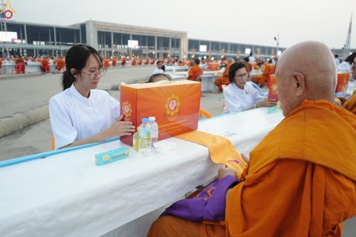 ภาพ No.324741:วันที่ 22 เมษายน พ.ศ.2569 (วันคุ้มครองโลก) บรรยากาศสาธุชน ในงานถวายมหาสังฆทาน 40,000 กว่าวัดทั่วประเทศ ณ ลานธรรม วัดพระธรรมกาย