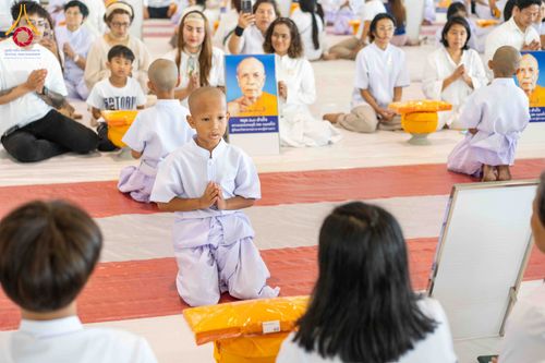 ภาพ No.319475:วันเสาร์ที่ 4 เมษายน พ.ศ.2569 พิธีขอขมา มอบผ้าไตร และถวายบาตรแด่นาคธรรมทายาท ในโครงการบรรพชาสามเณรฟื้นฟูพระพุทธศาสนาทั่วไทย โครงการหน่อแก้วเปรียญธรรม รุ่นที่ 14 โครงการสามเณรยุวธรรมทายาท รุ่นที่ 34 โครงการสามเณรมัชฌิมธรรมทายาท รุ่นที่ 30 ณ สภาธรรมกายสากล