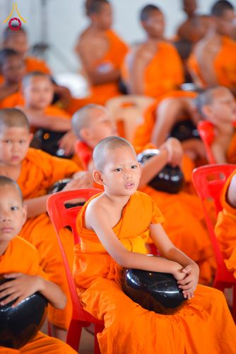 ภาพ No.320736:วันที่ 11 เมษายน พ.ศ.2569 พิธีตักบาตรฉลองสามเณรใหม่ โครงการบรรพชาสามเณรกล้าตะวัน ณ มหารัตนวิหาคด คอร์ 25 ชั้น 2 วัดพระธรรมกาย