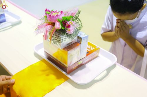 ภาพ No.85828:พิธีถวายคิลานเภสัชและอุปกรณ์การแพทย์ บูชาธรรมเนื่องในวันธรรมชัย วันที่ 19 สิงหาคม พ.ศ. 2566 ณ ห้องแก้วสารพัดนึก วัดพระธรรมกาย