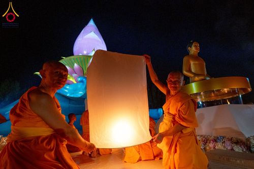 ภาพ No.266161:วันพุธที่ 5 พฤศจิกายน พ.ศ. 2568 (วันพระ ขึ้น 15 ค่ำ เดือน 12) พิธีจุดประทีปโคมลาน, โคมลอย และลอยกระทง ถวายประทีปเป็นพุทธบูชา สร้างความสว่างไสวให้กับแผ่นดินด้วยแสงธรรม ณ พุทธอุทยานนานาชาติ จังหวัดหนองคาย