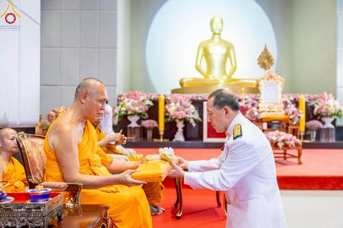 ภาพ No.214829:พิธีต้อนรับสัญญาบัตร พัดยศ พระราชวิเทศวชิรเวที (บัณฑิต วรปญฺโญ) เจ้าอาวาสวัดพระธรรมกายสกอตแลนด์ สหราชอาณาจักร ผู้ช่วยเจ้าอาวาสวัดพระธรรมกาย ณ อุโบสถพระไตรปิฏก วัดพระธรรมกาย