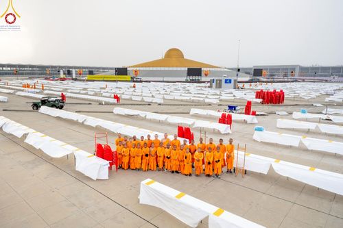 ภาพ No.218680:วันพฤหัสบดีที่ 17 เมษายน พ.ศ. 2568 การเตรียมงานในลานธรรม , สภาธรรมกายสากล , วิหารคด  เพื่องานวันคุ้มครองโลก 22 เมษายน พ.ศ. 2568